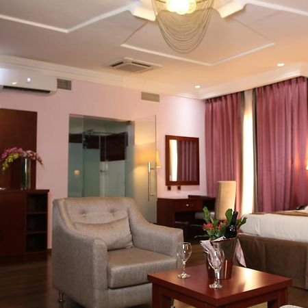 Grand Pela Hotel & Suites Abuja Rom bilde
